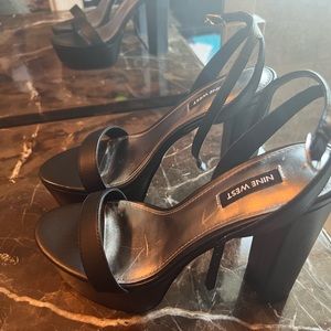 Women’s platform sandal !